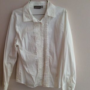 Croft & Barrow cream ruffled front shirt